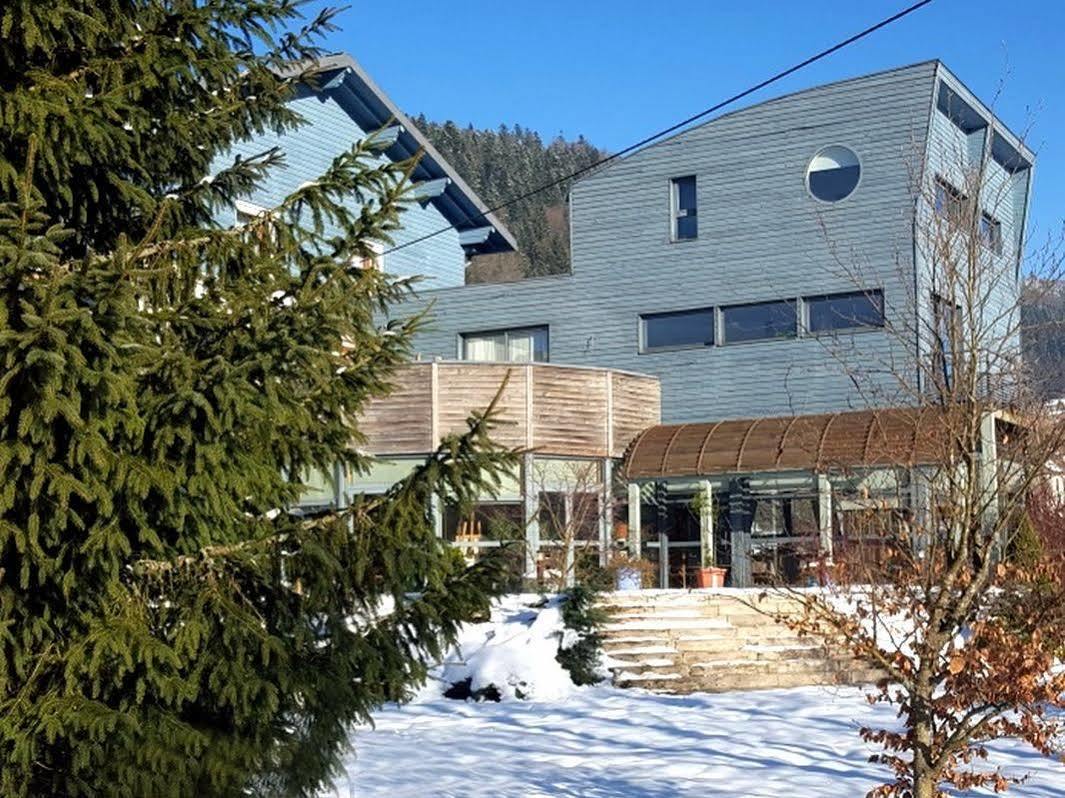 Logis Hotel Les Sapins Le Ménil Exterior foto